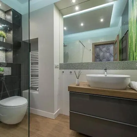 Modern And Cozy- Golden Apartments- Central Location Апартаменты Варшава