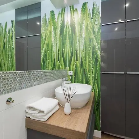 Modern And Cozy- Golden Apartments- Central Location Варшава